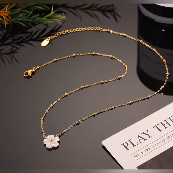 Bohemian Sakura Blossom Seashell Carved Pendant 18K Gold Beaded Chain Necklace - Picture 5 of 8